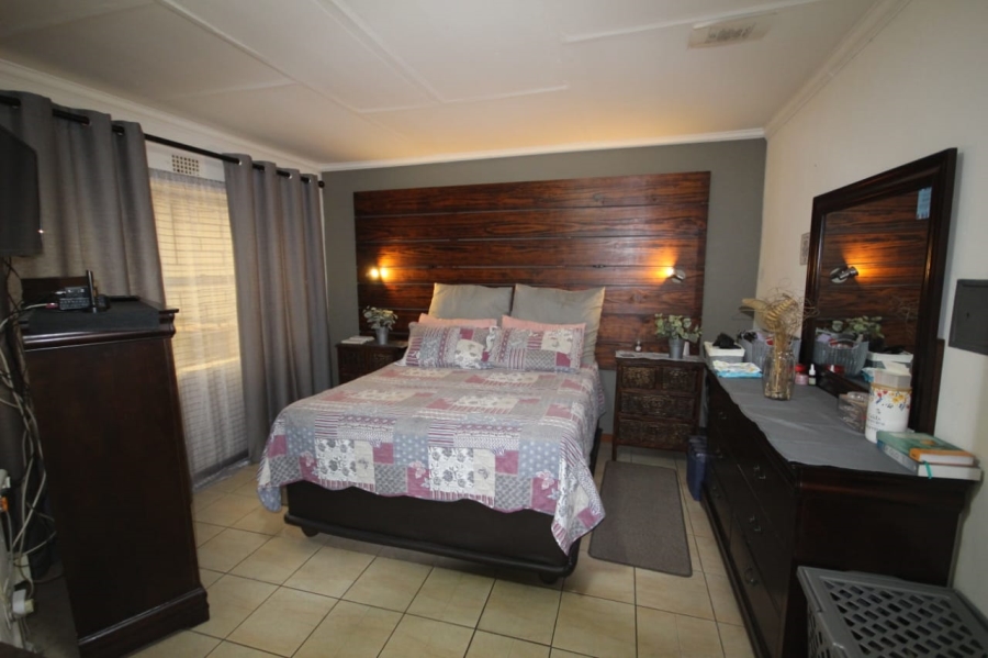 3 Bedroom Property for Sale in The Connifers Western Cape